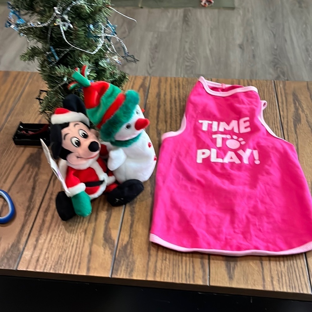 I see spot dog tank size Large 🎅⛄️💙